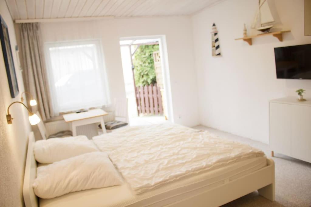 Schoener Gartenbungalow Sellin  Buitenkant foto