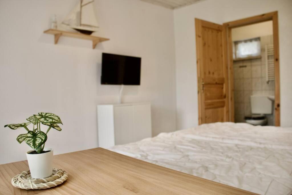 Schoener Gartenbungalow Sellin  Buitenkant foto